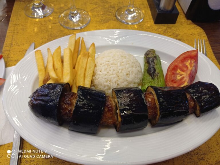 REPAS TYPIQUE TURQUE A BASE D'AUBERGINE
