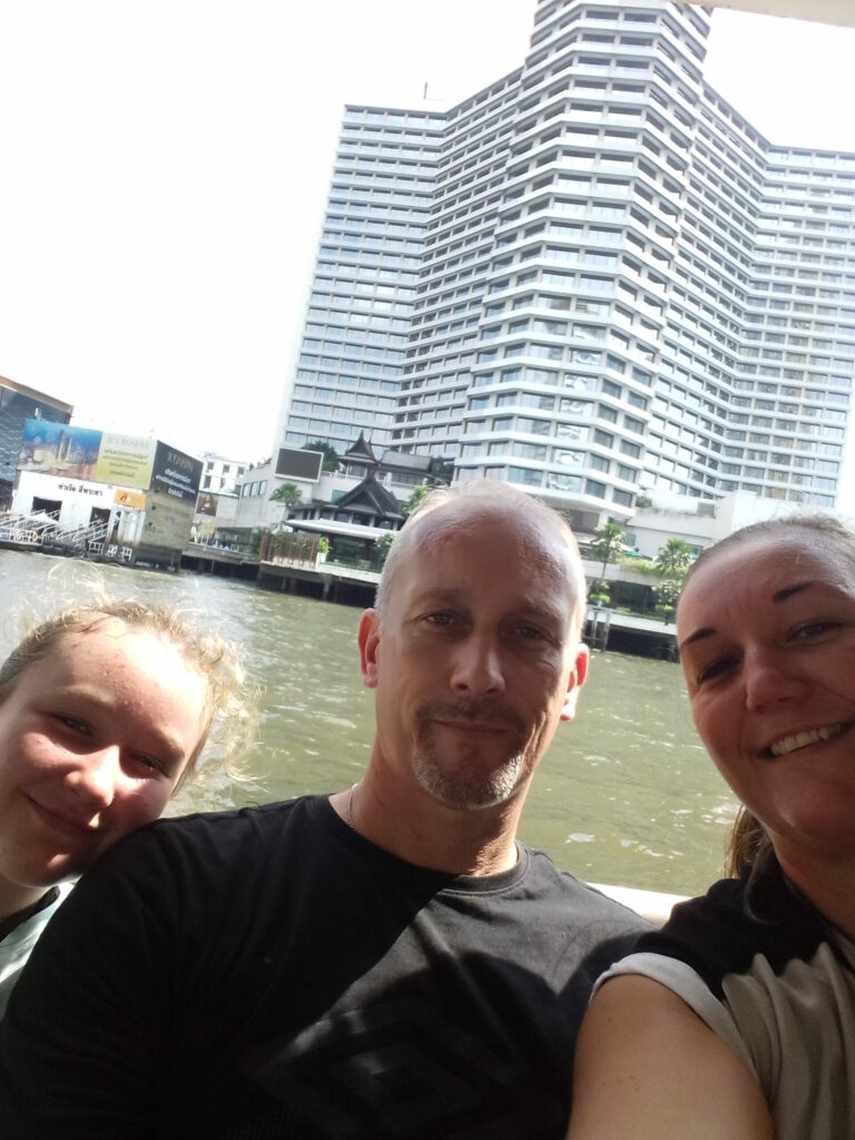 VUE DE BANGKOK VIA LE FERRY
