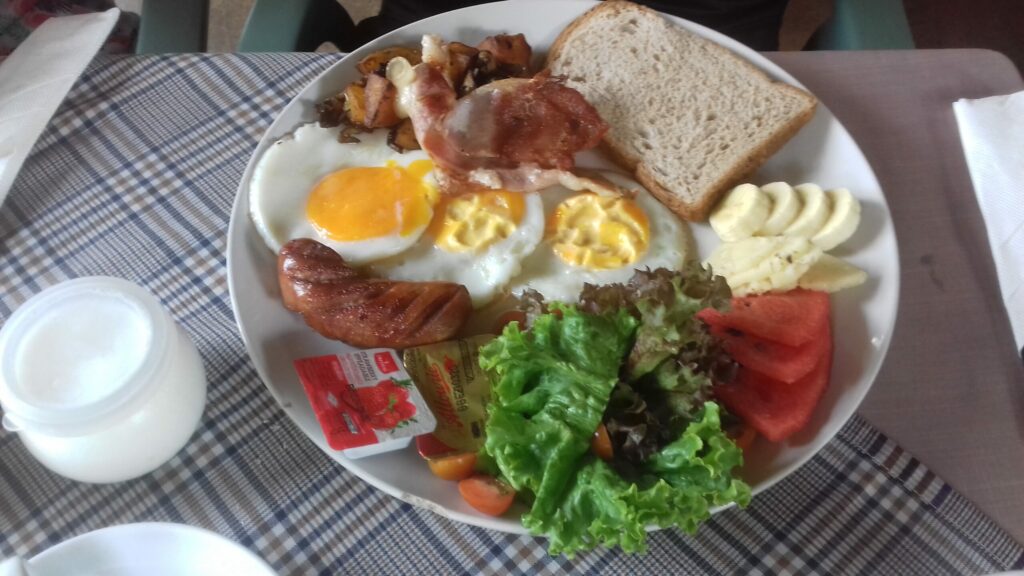 petit dejeune au dd hut koh tao